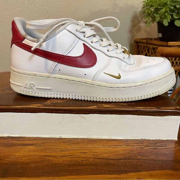 Nike Air Force 1 Essential Low Women’s Sneakers White Gym Red CZ0270-104 Size 8 - Picture 2 of 12